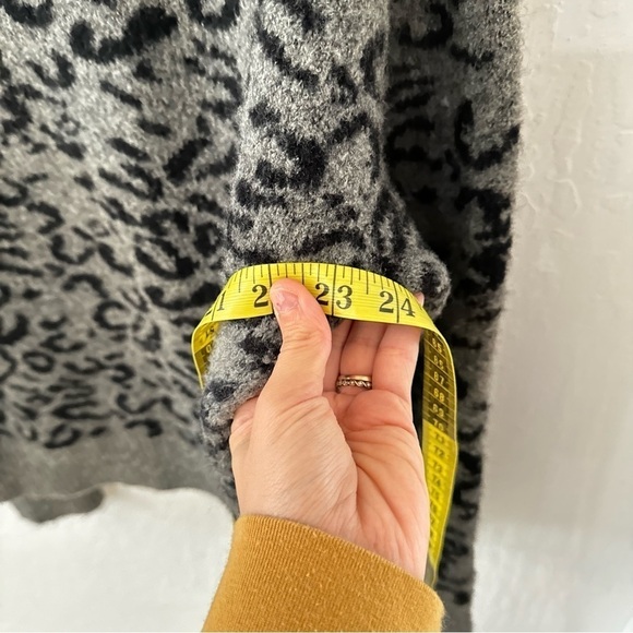 John + Jenn Cheetah Gray Black Xavier High Neck Pullover Sweater S Petite - Picture 4 of 9